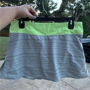 Lululemon size 8 skirt